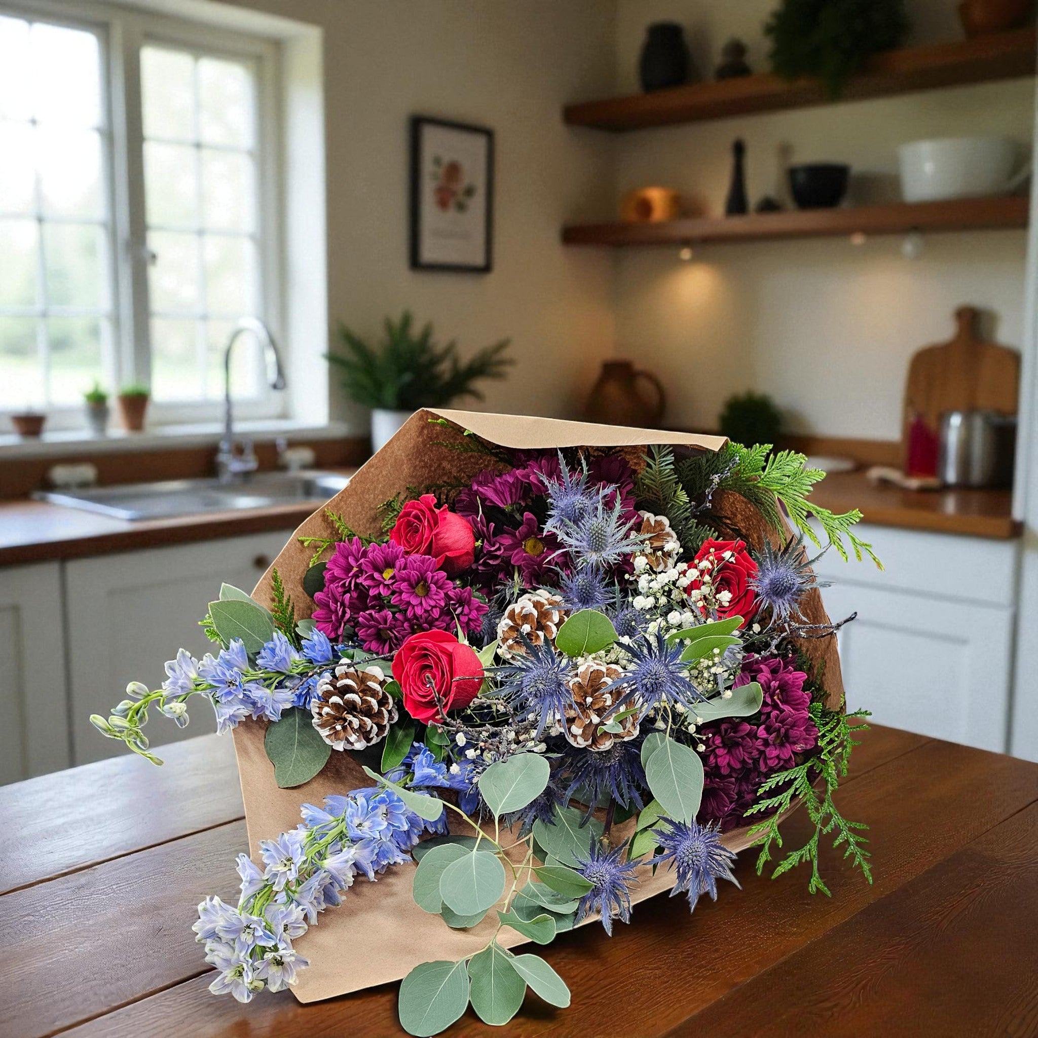 Arrangement de Noël Boréal – Rouge, Bleu & Conifères