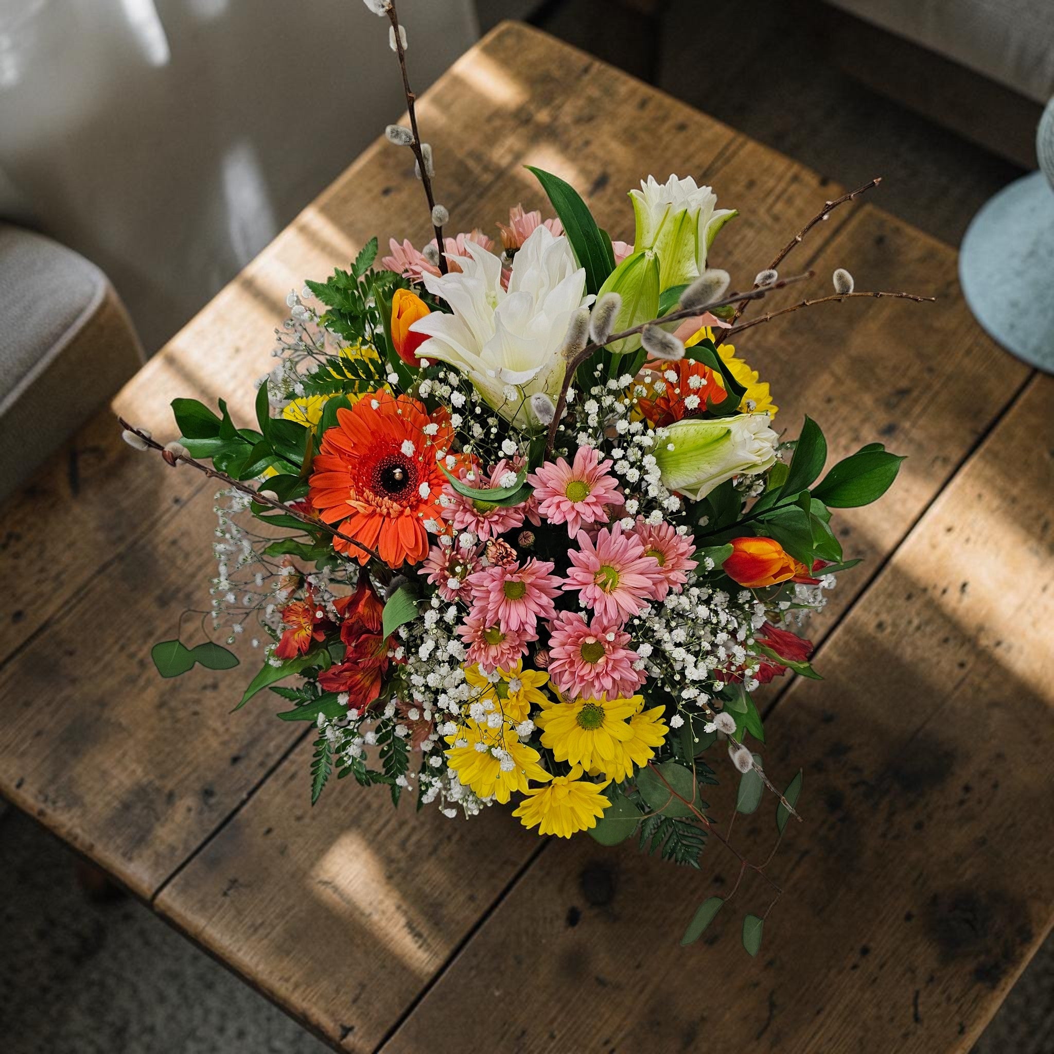 Arrangement floral printanier aux couleurs éclatantes