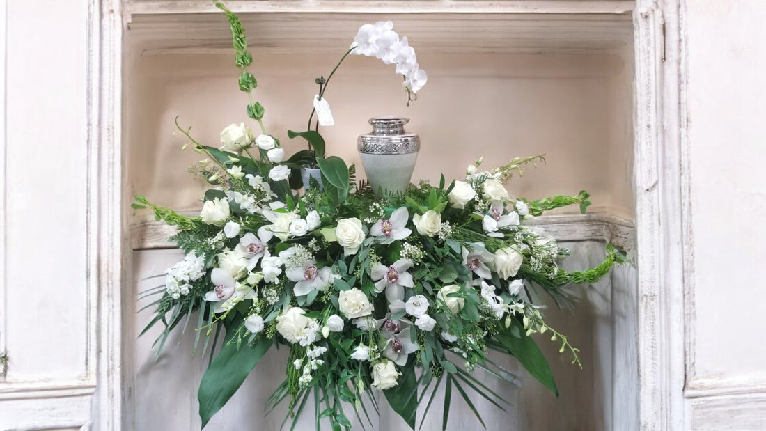 Arrangement Floral pour Urne Funéraire - Hommage Éternel