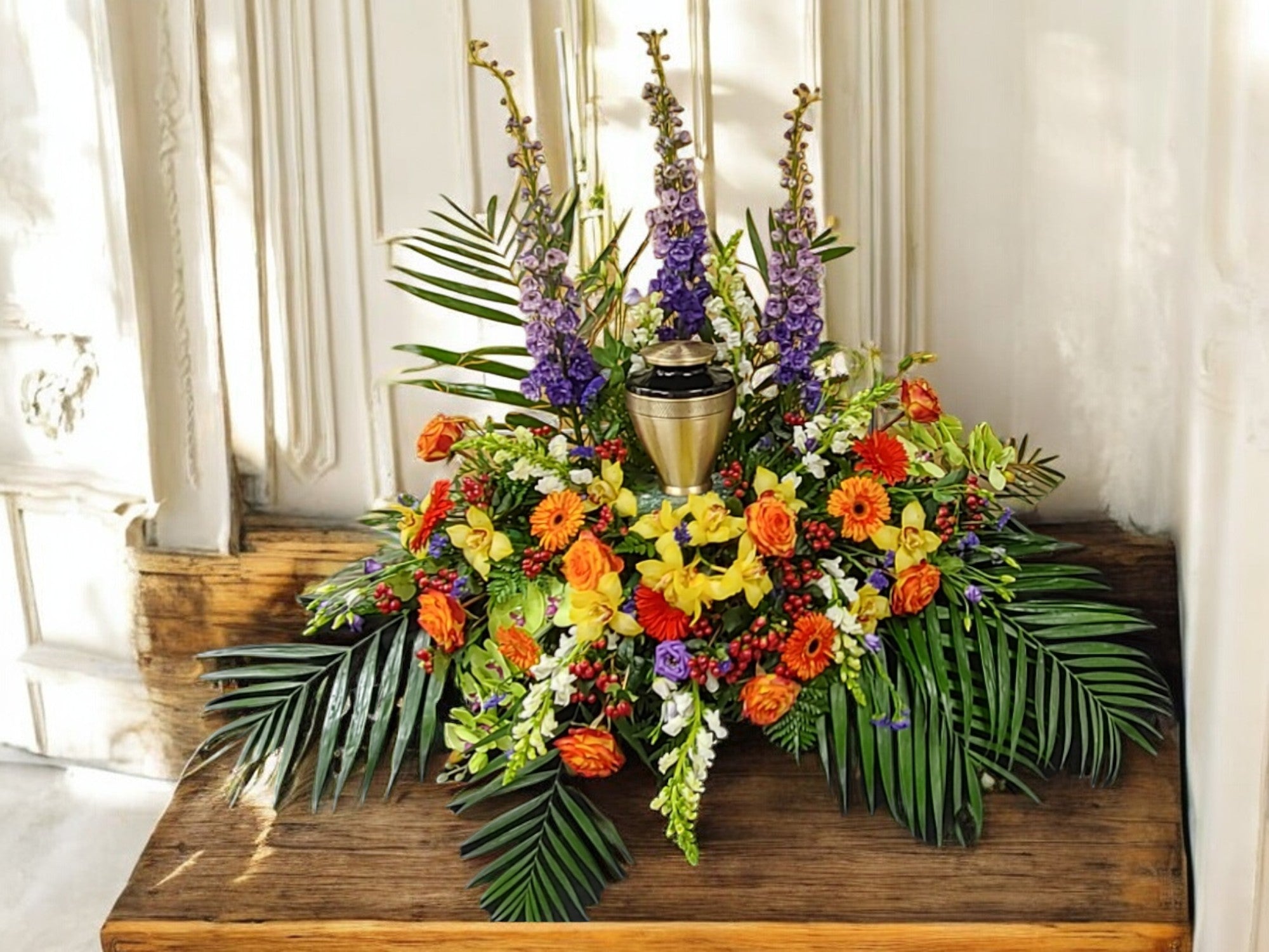 Arrangement Floral pour Urne Funéraire - Éclat de Couleurs