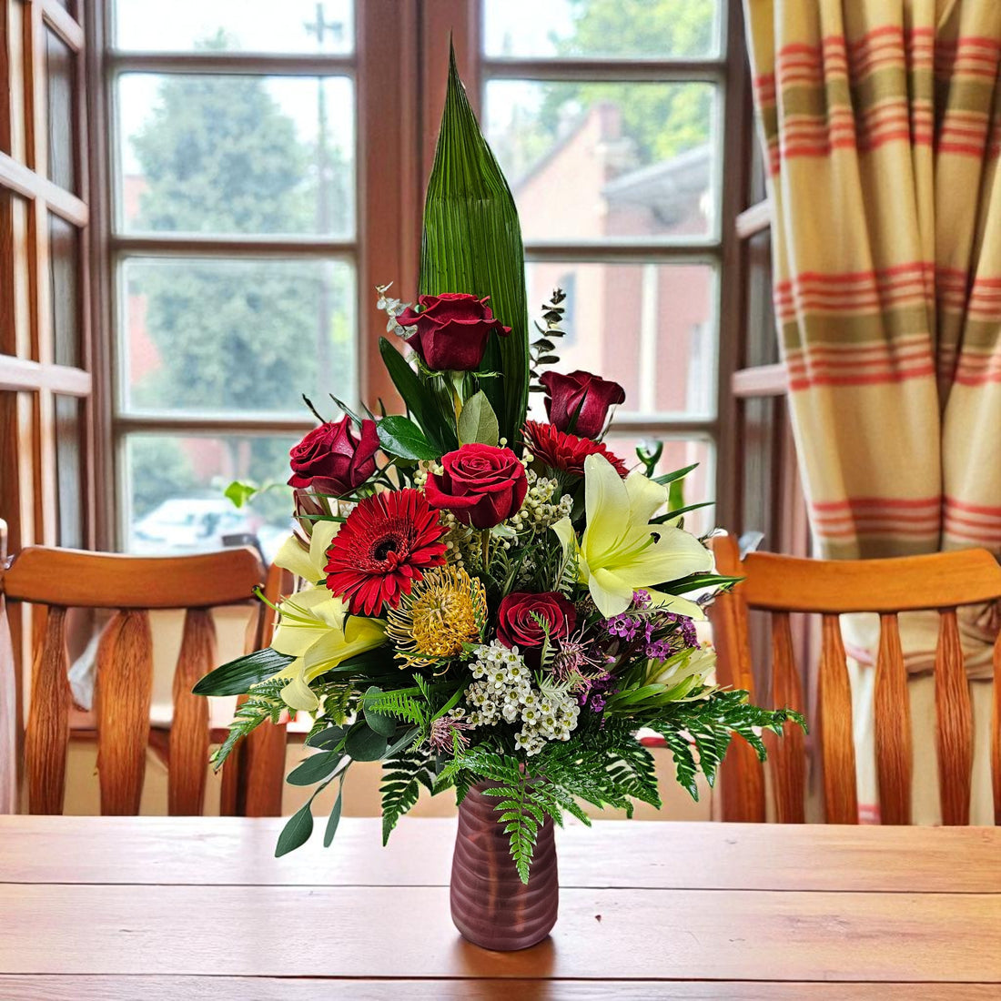 Arrangement Passion Élégante – Roses et Lys en Harmonie