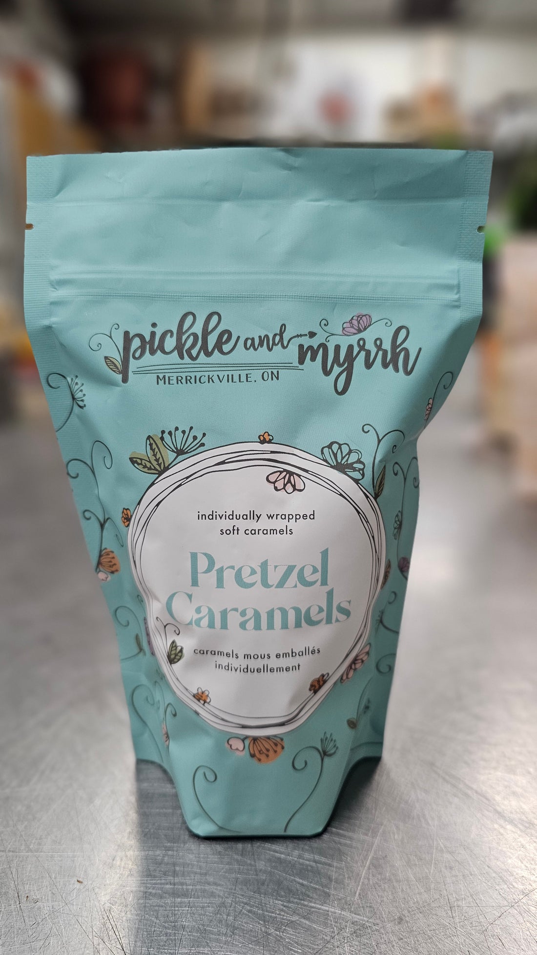 caramel mou, caramel artisanal, caramel fait main, caramel canadien, confiserie artisanale, caramel pretzel, caramel fondant, gourmandise sucrée-salée, cadeau gourmand, sucrerie artisanale