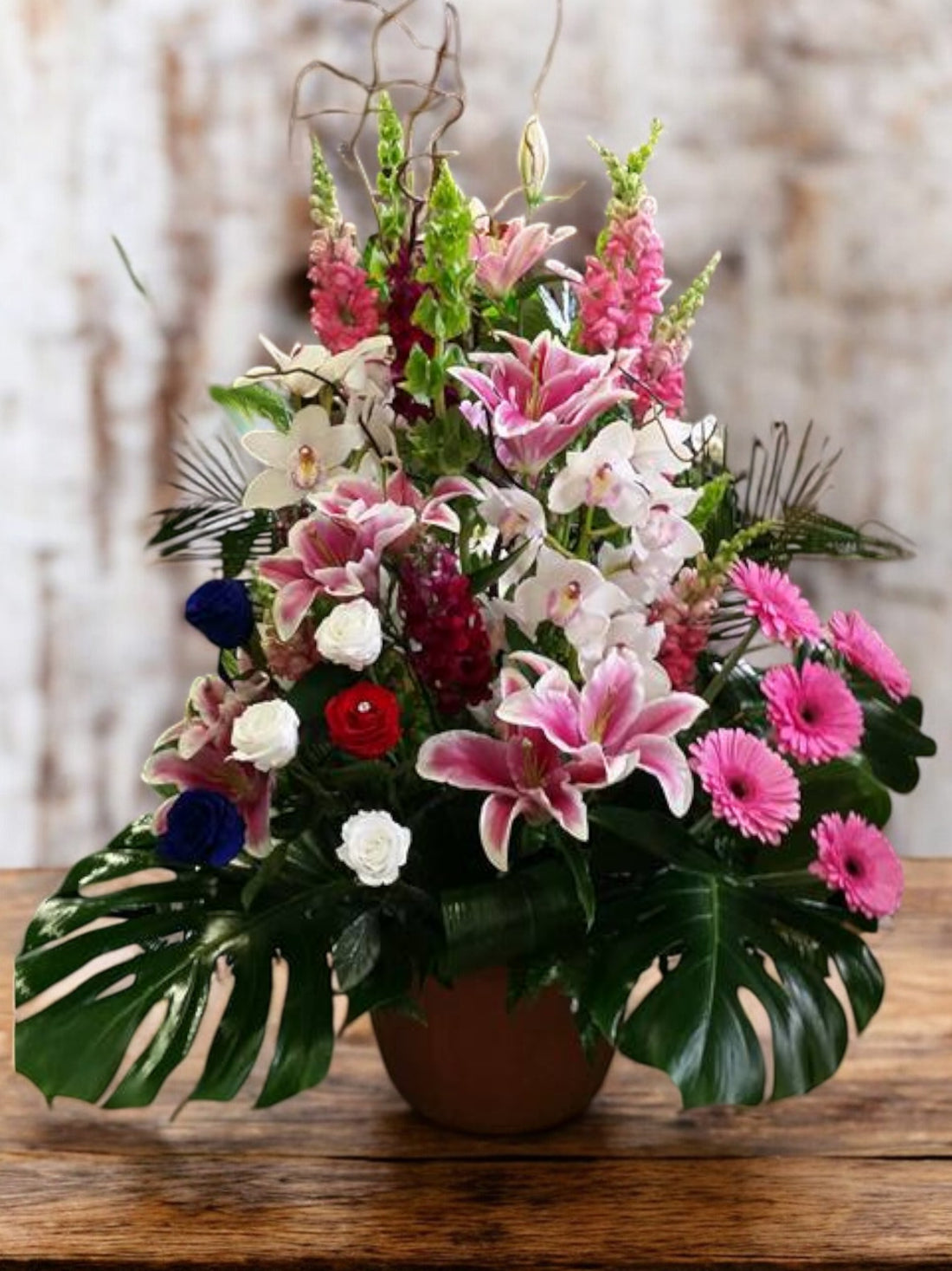 Corbeille Funéraire Élégante avec Roses Éternelles - Hommage et Souvenir