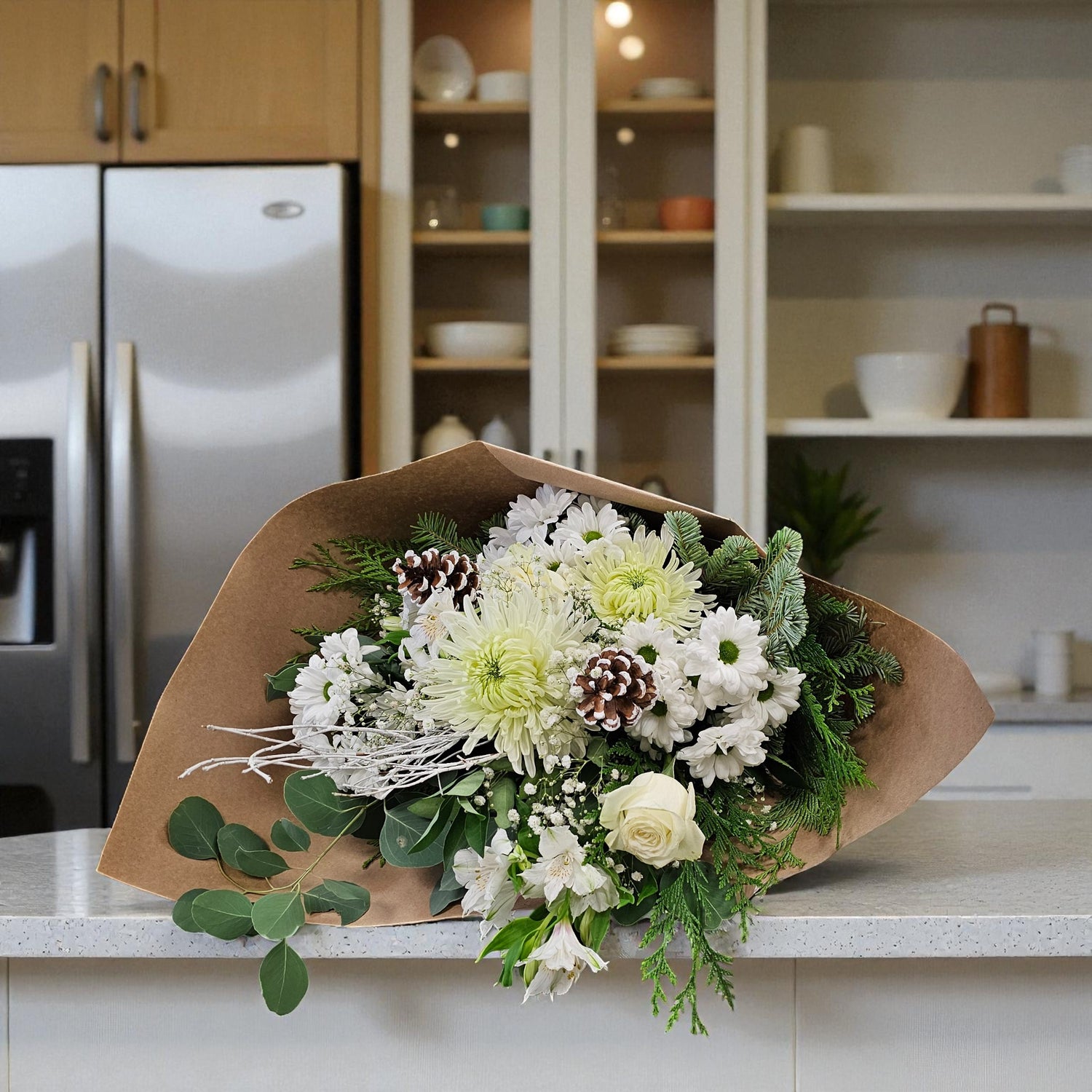 Arrangement de Noël Blanc et Vert – Élégance Hivernale