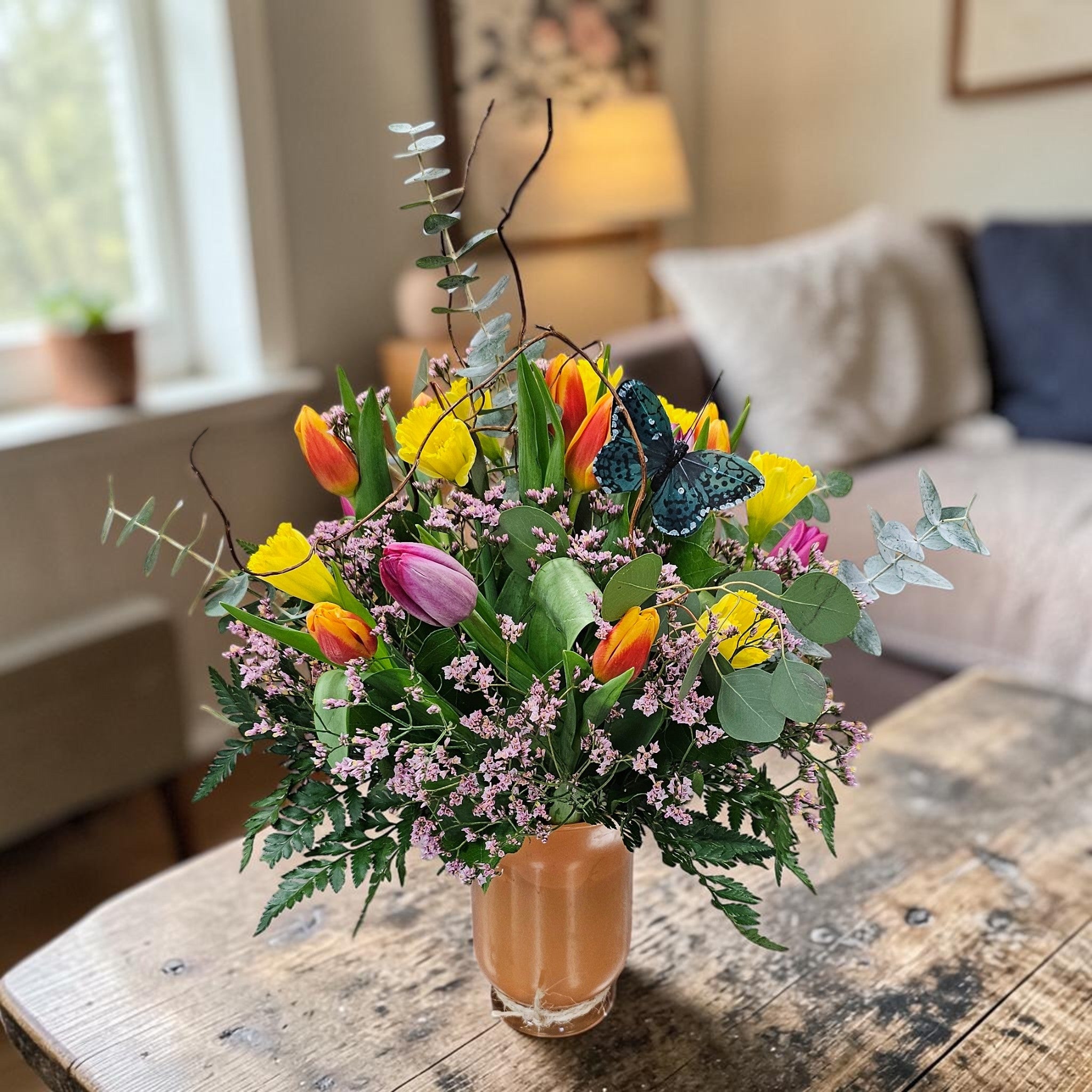 Bouquet printanier lumineux aux tulipes colorées