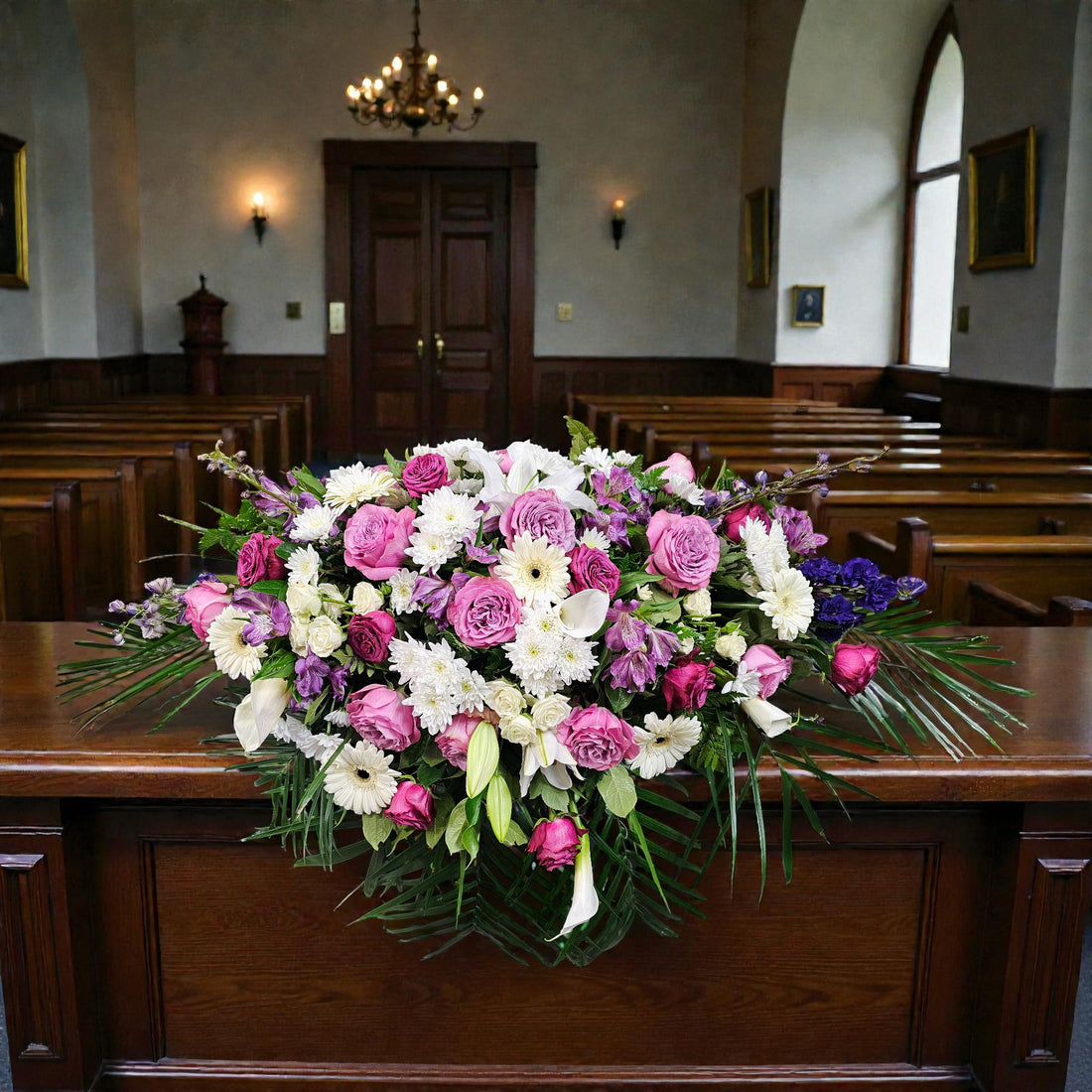 Coussin funéraire pour cercueil – Douceur et hommage floral