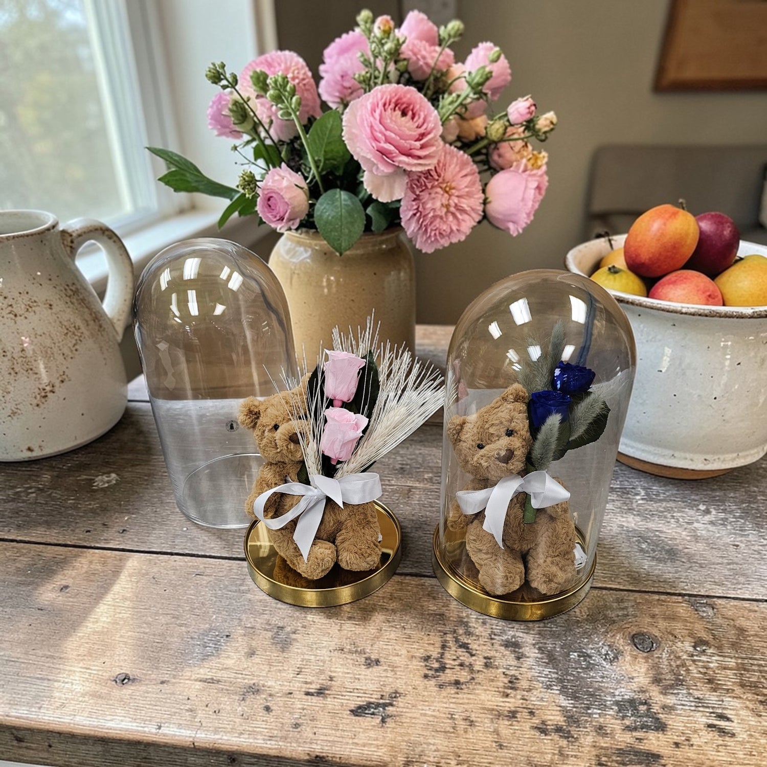 Ourson &amp; Roses Éternelles sous Globe – Élégance Intemporelle
